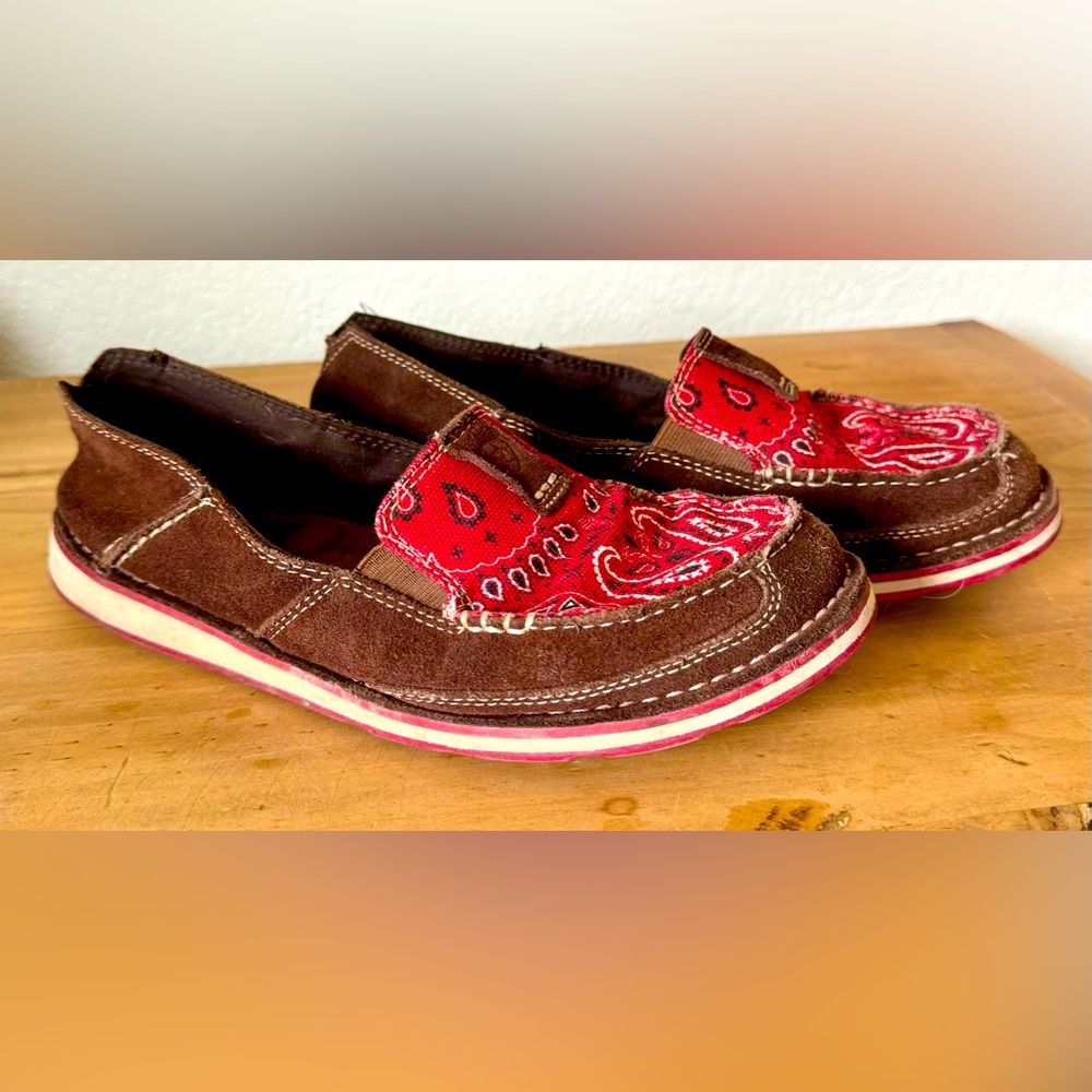 Ariat Cruisers Women size 9